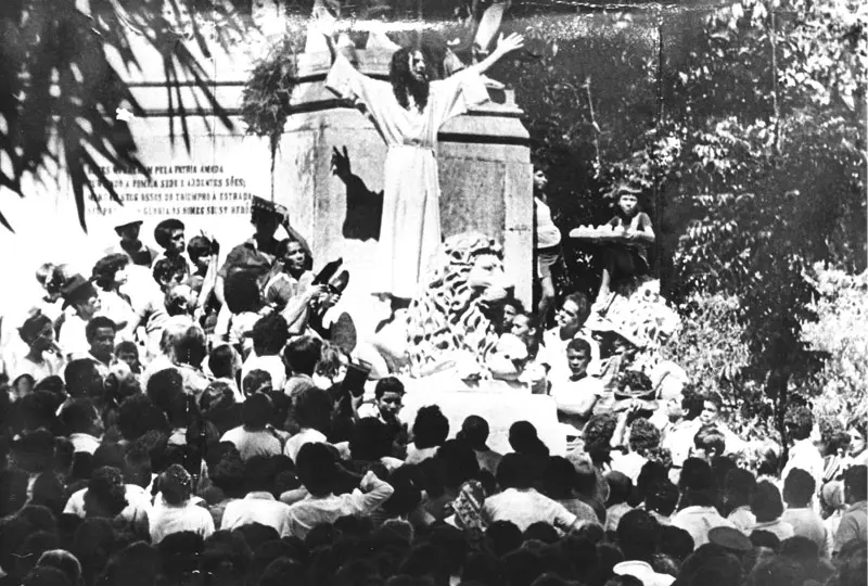 revolution-inri-cristo-3