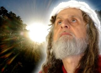 Documentário biográfico narrado pela discípula Amaí